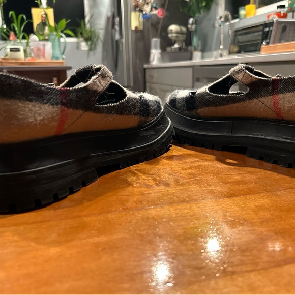 burberry flatform clogs size six - Picture 8 of 15